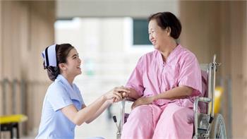 Chăm sóc người già tại viện dưỡng lão